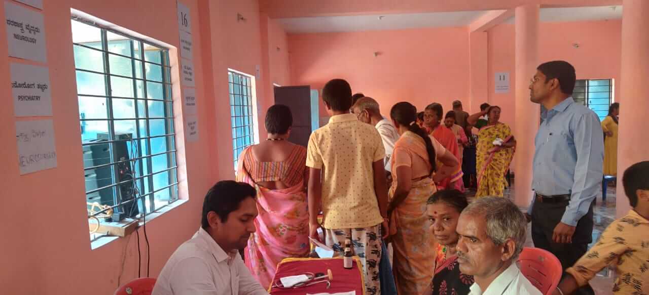 health camp in Hastinapur Village (5)